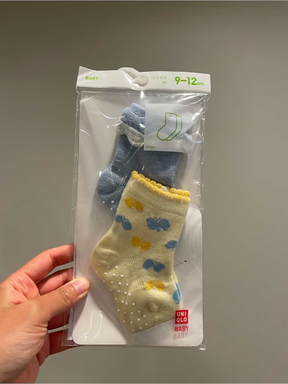 [Uniqlo] NWT Baby Yellow & Blue Patterned Non-Slip Socks - 2 Pack 6-12 month